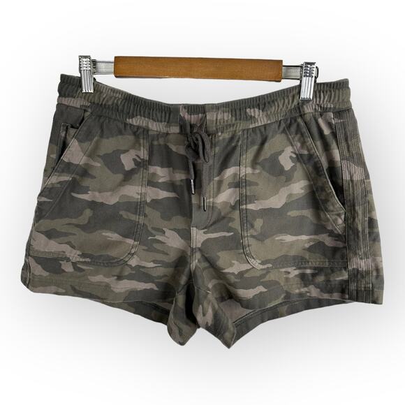 Athleta Pants - Athleta Womens size 12 Camo Farallon Shorts Green Pockets Stretch Hiking 566687